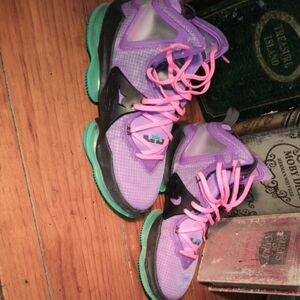 Nike LeBron James Men's Purple and Green Sneakers Like New